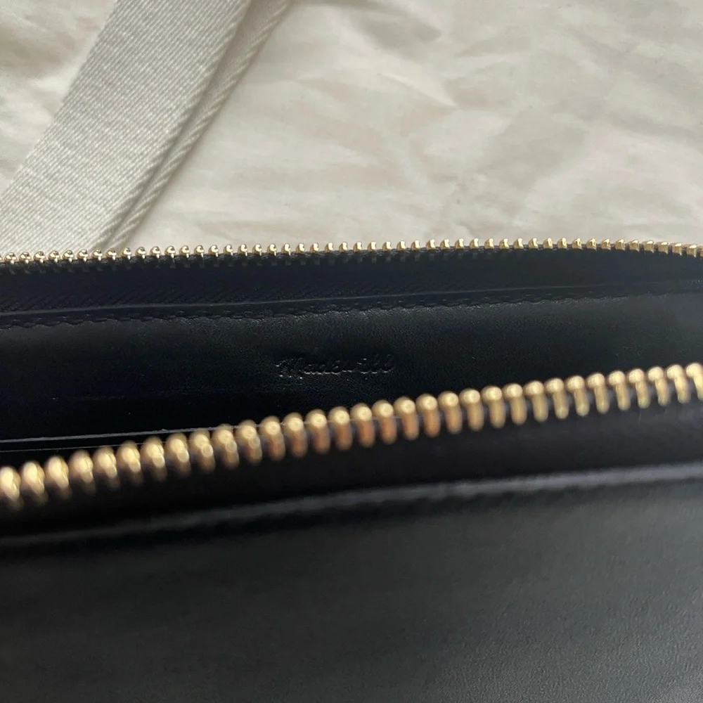 Madewell Essential Zip Clutch retails $88 - Picture 4 of 8